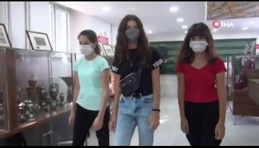 Bursa Kız Lisesi müzesindeki eserlerle tarihe ışık tutuyor