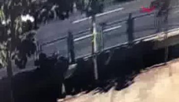 Bursa'da feci kaza: 2 ölü, 1 yaralı (Güvenlik kamerası)