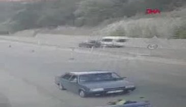 Bursa'da kamyonetin denetim yapan uzman erbaşa çarpma anı kamerada
