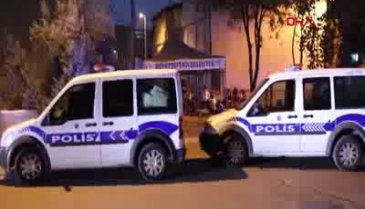 Koronavirüsten ölen kişinin evinin önüne taziye çadırı kuruldu