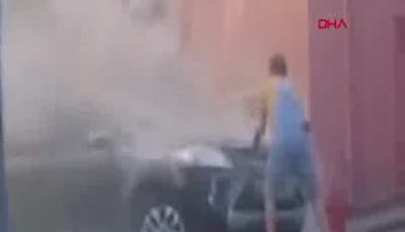 Yanan cipini böyle söndürmeye çalıştı