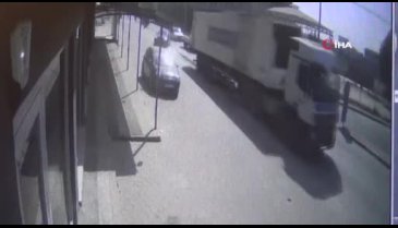 Bursa'da tırdan dökülen mazot yolları buz pistine çevirdi