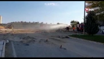 İş makinesinin çalışması sırasında doğalgaz borusu patladı