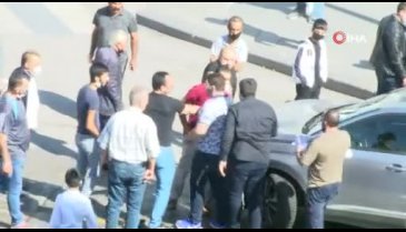 Trafik kazası yumruklu kavgaya dönüştü