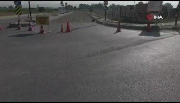 Bursa'da çevre yolunda ayçiçeği kurutuyorlar