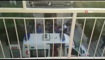 Boşanma aşamasındaki eşini ve 1 kişiyi öldürüp intihar etti