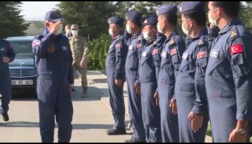 Bakan Akar, yeni uçuş eğitim yılını Ege'nin kuzeyine yaptığı özel uçuşla açtı