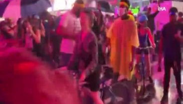 New York'ta bir kişi aracını protestocuların üzerine sürdü