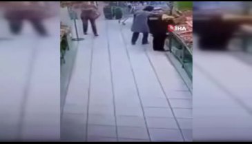 Reyon görevlisi defalarca bıçaklandı!