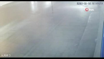 Cinsel ilişki teklif ettiği kadının çantasını alıp kaçtı
