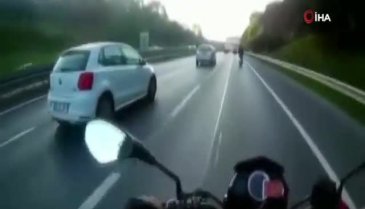 Motosikletlinin ölümden döndüğü "makas" terörü kamerada