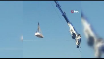 Evinde ölü bulundu, cesedi vinçle çıkartıldı