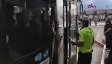Bursa'da 40 kişiyle sosyal mesafesiz minibüs yolculuğu