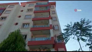 Öğretmen, eşini bıçakla öldürüp intihar etti