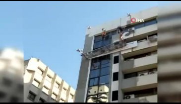 Korku dolu anlar! İskelenin halatı koptu, 2 işçi ölümden döndü