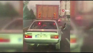 Ayaklarını camdan çıkarıp yolculuk yaptı