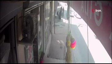 Hafif ticari araç çarptı, hayatı karardı