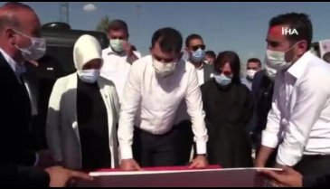 Bakan Kurum ile Emre'nin gülümseten diyaloğu: "Söz mü? Söz"