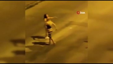 Lüks araçta müziği sonuna kadar açıp, yol ortasında dans ettiler