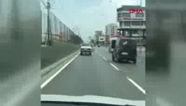 Bursa'da mermer mutfak tezgahını, otomobilin kapısını açık bırakarak taşıdı