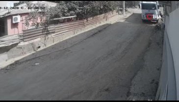 Yokuş aşağı giden kamyonu durdurmak istedi, başarılı olamadı