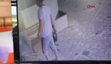 Dilenerek aldığı parayı az bulup, camiye zarar verdi