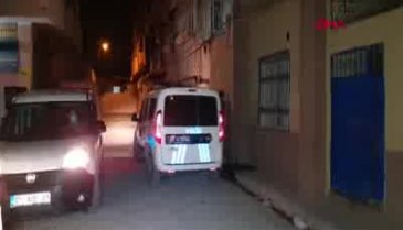 Ağabeyini bıçakladı, polisten kaçarken çatıdan düştü!