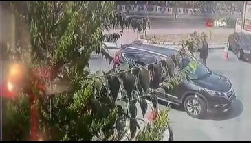 Akaryakıt istasyonunda dehşet! Benzin döküp kendini yaktı