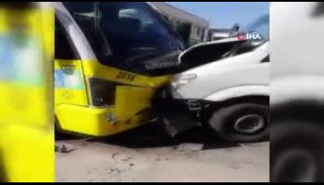 Bursa'da servis ile minibüs kafa kafaya çarpıştı: 4 yaralı