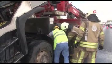 Tem Otoyolunda trafiği kilitleyen tır yangını