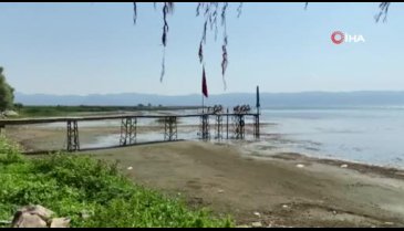 Bursa İznik Gölü'nde korkutan çekilme! İskele var su yok