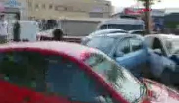Bursa'da ters yöne geçen otomobile, seyir halindeki 3 otomobil çarptı