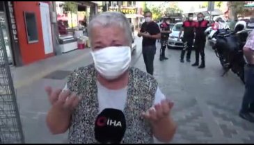 Yaşlı kadın maske takmayanlar için gözyaşlarına boğuldu