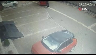 Bursa'da bozulan araçlarını çalıştırmak için iterken başka araç gelip vurdu