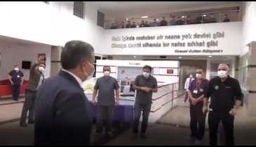 Bakan Koca, saldırıya uğrayan sağlık çalışanlarını ziyaret etti