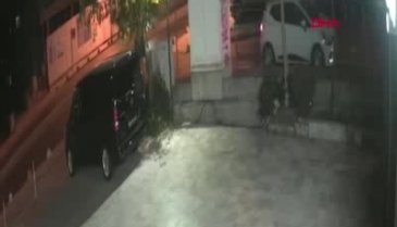 Lüks otomobillerden far çalan hırsızlar kamerada
