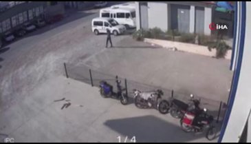 Kafasına karton geçirip motosiklet çaldı