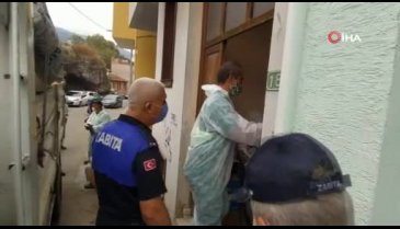 Bursa'da atmaya kıyamadı, 10 kamyon eşya biriktirdi
