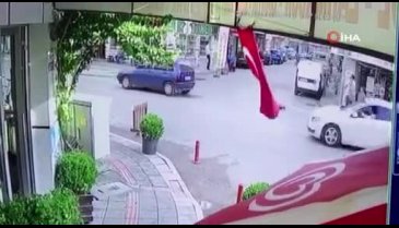 Bursa'da 3 yaşındaki çocuk otomobilden düştü!