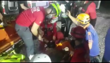Bursa'da kamyonet şarampole yuvarlandı: 2 yaralı