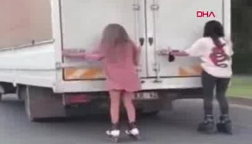Kamyonete tutunan patenli kızlar: Çekme annem kızıyor