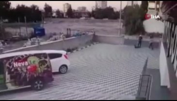 4 yaşındaki çocuğu tek tokatla yere serdi