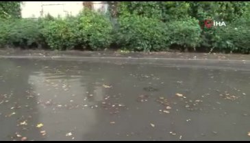 Göle dönen yolda mahsur kalan araçlara itfaiye müdahale etti