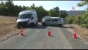 Minibüs ile otomobil çarpıştı: 6 yaralı