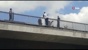 Beşiktaş semtinde trafiği kilitleyen intihar girişimi