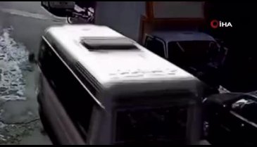 Kamyonetten telefon çalan hırsız kameralara yakalandı