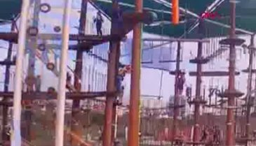 Parktaki çocuk 5 metreden böyle düştü