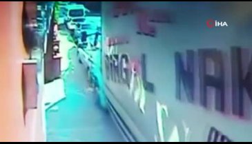 Freni boşalan nakliye kamyonu ortalığı savaş alanına çevirdi