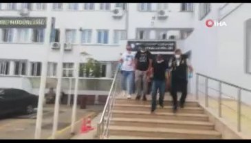 Bursa'da 20 bin lirasını ve aracını gasp ettikten sonra hamama götürüp tövbe ettirdiler