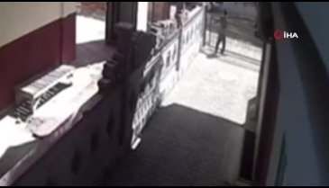 Hırsızları cesurca püskürten genç kızın o anları kamerada